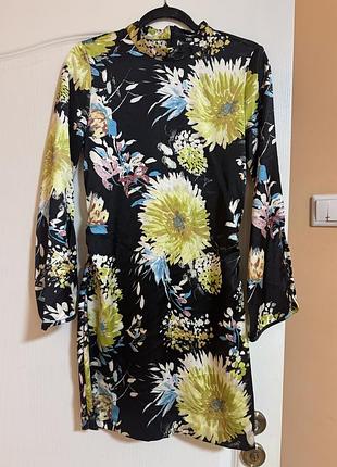 Нарядна сукня з довгим рукавом