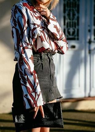 Яскрава сорочка без коміру в квітковий принт віскоза