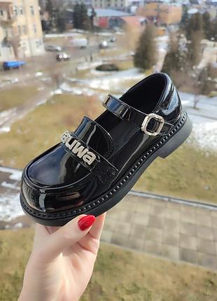 Лофери мешти туфлі чорні лаковані для дівчинки, розміри 31-36