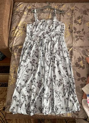 Плаття голубе з чорним квітами