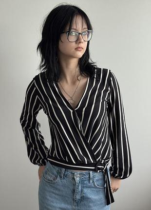 Блузка hellie женская рубашка на запах с поясом без пуговиц черная в белую полоску нарядная блузка