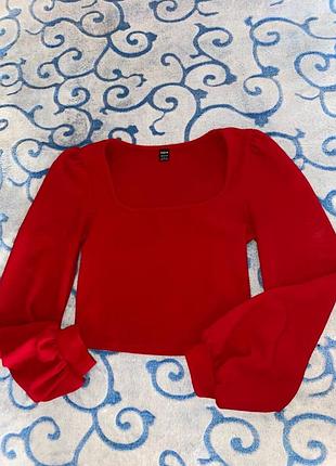 Червона кофта