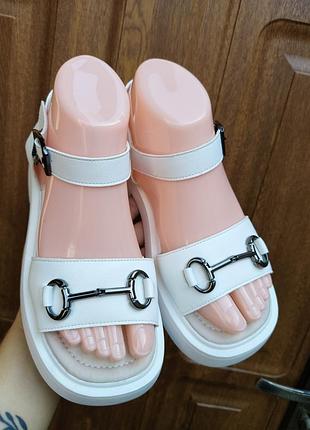 Сандалии женские
