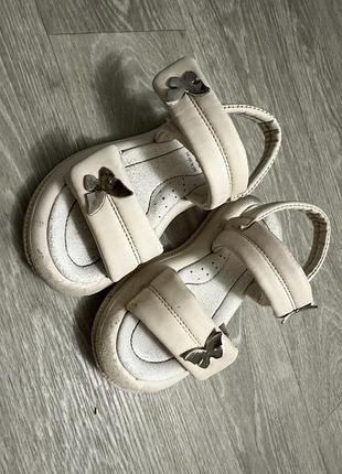 Босоніжки для дівчинки