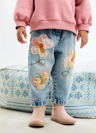 Широкі джинси на дівчинку