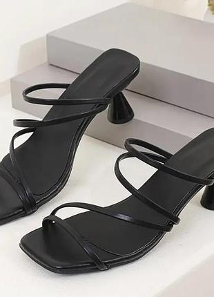 Босоніжки невеликий каблук