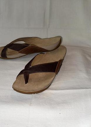 Шлепанцы*clarks* кожа вьетнам р.39 (25.50см)