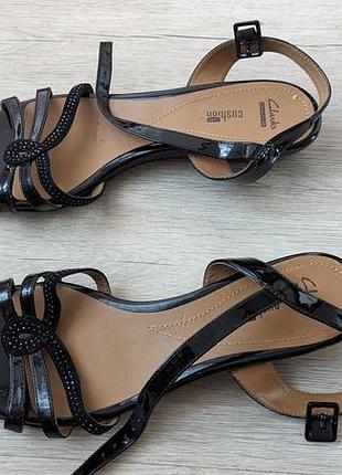 Лакові босоніжки 41-42