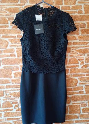 Черное платье с кружевом