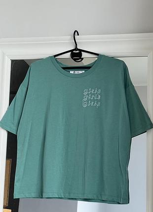 Базова бірюзова футболка з вишивкою