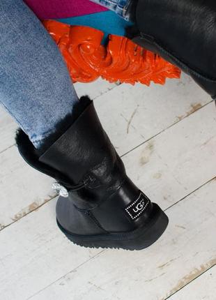 Женские сапоги кожаные с блестящей пуговицей угги ugg bailey button black leather3 фото