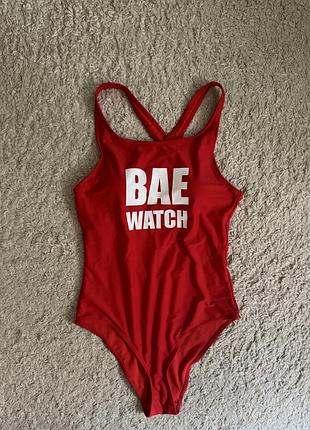 Красный сдельный купальник с принтом bae watch