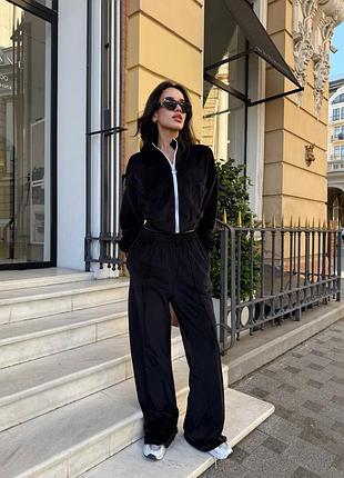 Велюровый костюм с кофтой на молнии