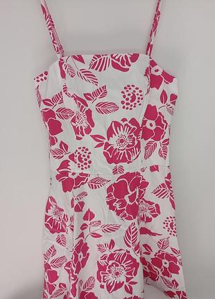 Сарафан, сукня.
белый цвет, цветочный принт.