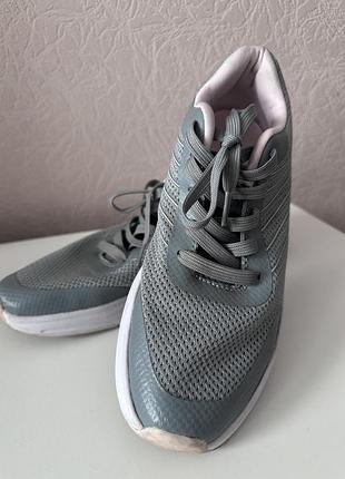 Кросівки 25 см