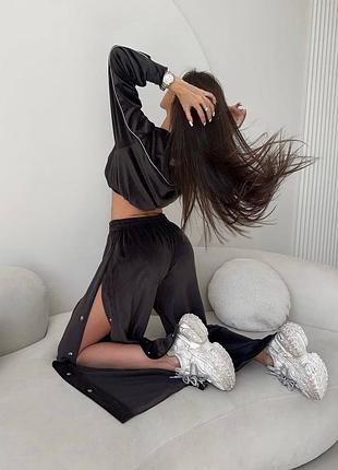 Жіночий чорний велюровий костюм трійка