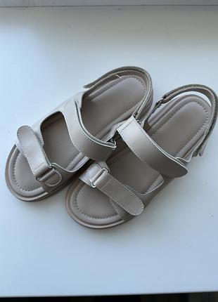 Жіночі босоніжки 40 розміру