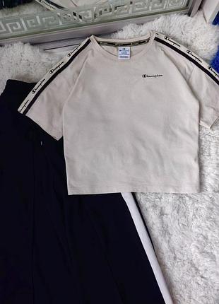 Футболка топ,champion,оригинал,размер s/m.цена 470грн.
штаны палаццо легкие,размер s/m.цена 400грн.
если костюмом,цена 799грн.