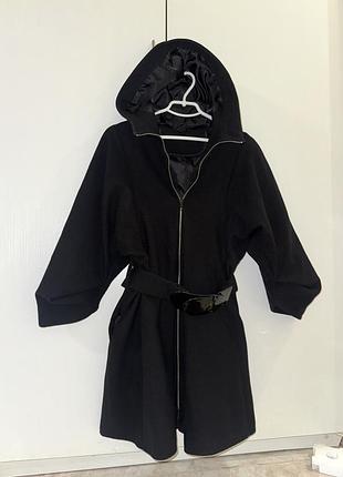 Чорне жіноче пальто