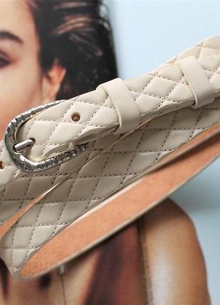 Женский узкий кожаный ремень бежевый