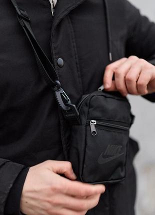 Барсетка чорна small nike чорне лого 8