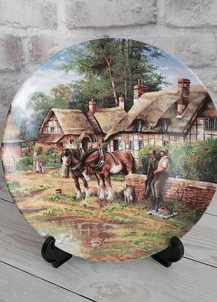 Декоративная фарфоровая тарелка wedgwood "lunch break" country days автор chris howells