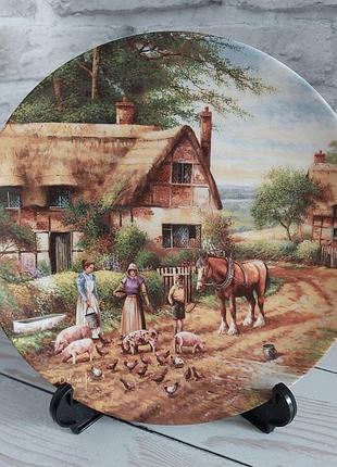 Декоративная фарфоровая тарелка wedgwood "feeding time" country days автор chris howells