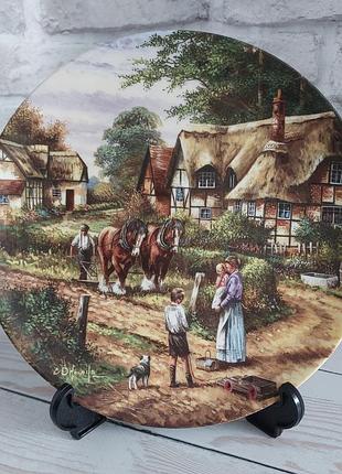 Декоративная фарфоровая тарелка wedgwood "ploughing" country days автор chris howells