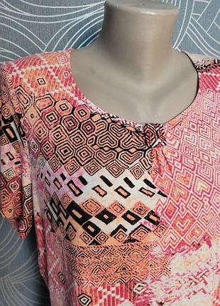 Новая красивая футболка кофточка