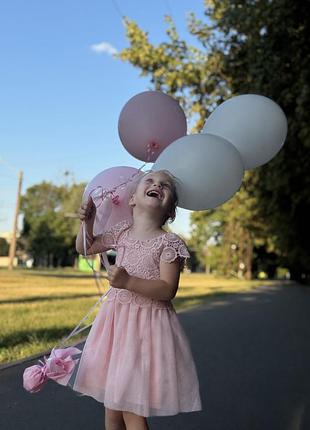 Ніжне рожеве плаття з мереживом для маленької леді