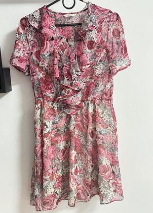 Красиви плаття з рюшками