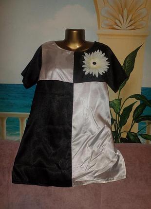 Гарна сукня з квіткою!