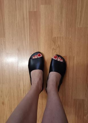 Новые босоножки 35 размера