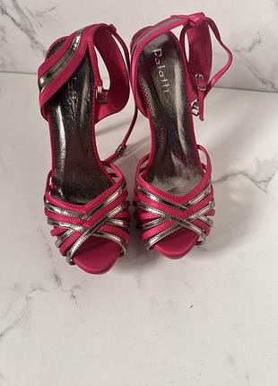 Босоніжки каблук