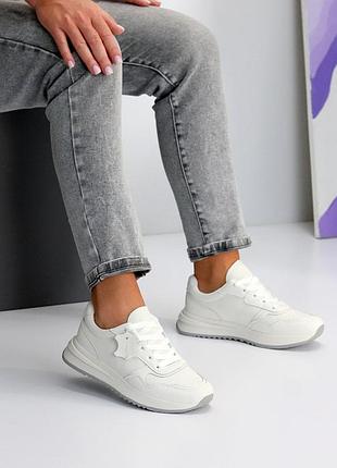 Светлые однотонные белые девчачьи кроссовки полностью кожаные, кроссы удобные весна-лето-осень под джинсы