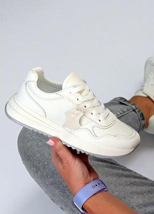 Светлые однотонные белые девчачье кроссовки полностью кожаные, кроссы удобные весна-лето-осень топ продаж р.,