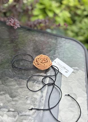 Бежево-коричневый цветок чокер на шею из шифона - 6 см