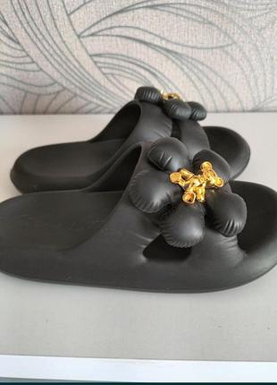 Летние женские шлепанцы