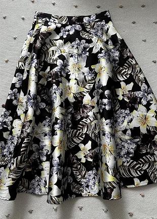 Спідниця з квітковим принтом