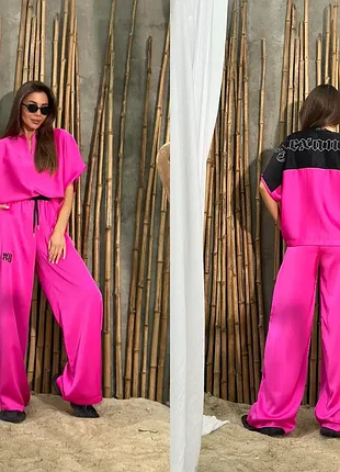 Рожевий шовковий жіночий костюм
