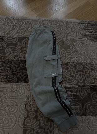 Штани nike на лампасах