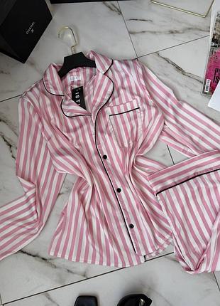 Жіноча рожева шовкова піжама в полоску брюки і сорочка