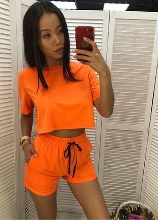 Костюм жіночий