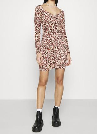 Милое платье в рубчик,красивые цветное платье с затяжкой,цветочное