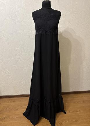 Довга повітряна чорна сукня