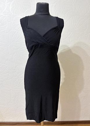 Маленька чорна сукня