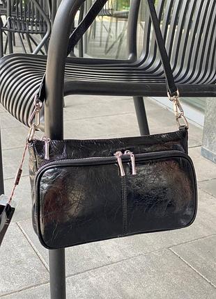 Чорна шкіряна сумка