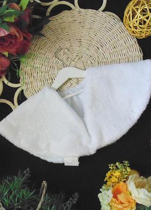 Білосніжна накидка болеро з хутра