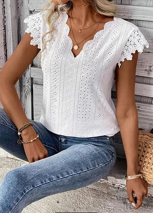 Блузка белая, летняя, женская трикотажная с крылышками 48 р