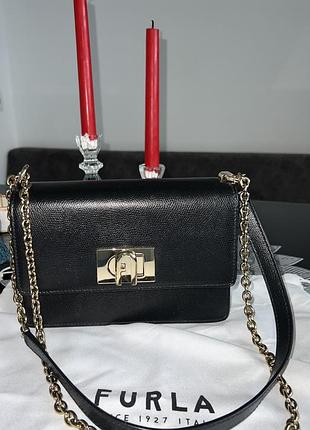 Стильная оригинальная черная сумка furla с цепочкой